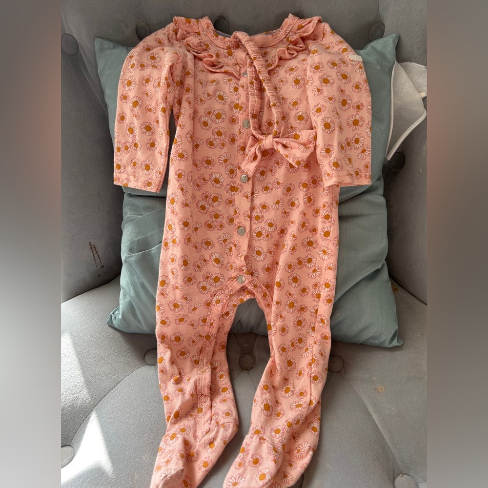 ❤️Host Pick💞 7 For All Mankind 6-9 months baby girl cotton footies set